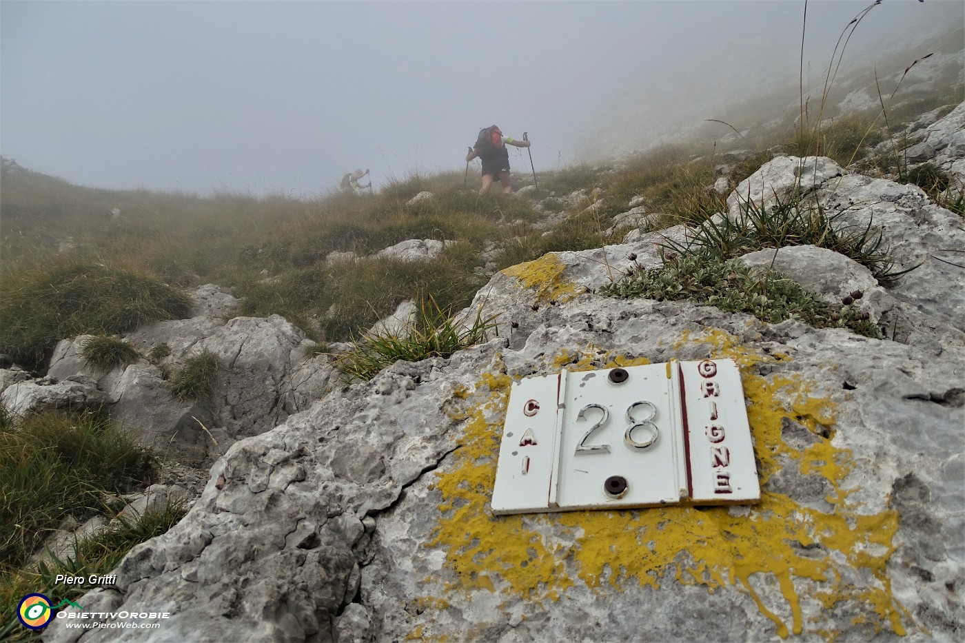 36 Al termine ormai della ripida salita alla Bocchetta del Guzzi.JPG